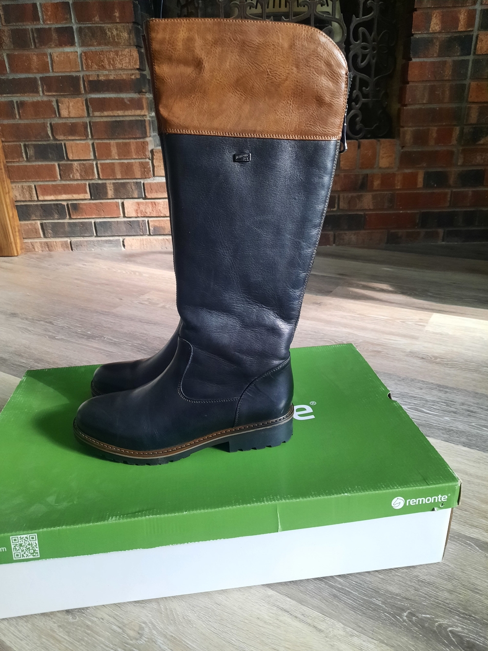 Remonte Women's Two-Tone Tall Leather Boot - Black and Cognac